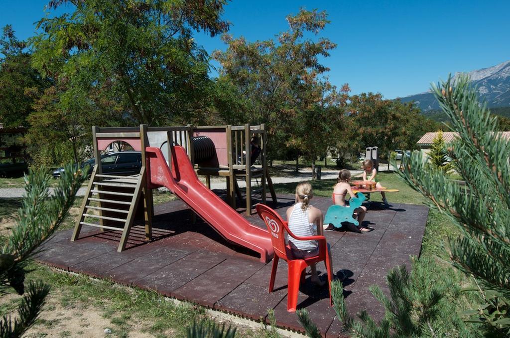 Camping Le Couriou Recoubeau-Jansac Exterior photo